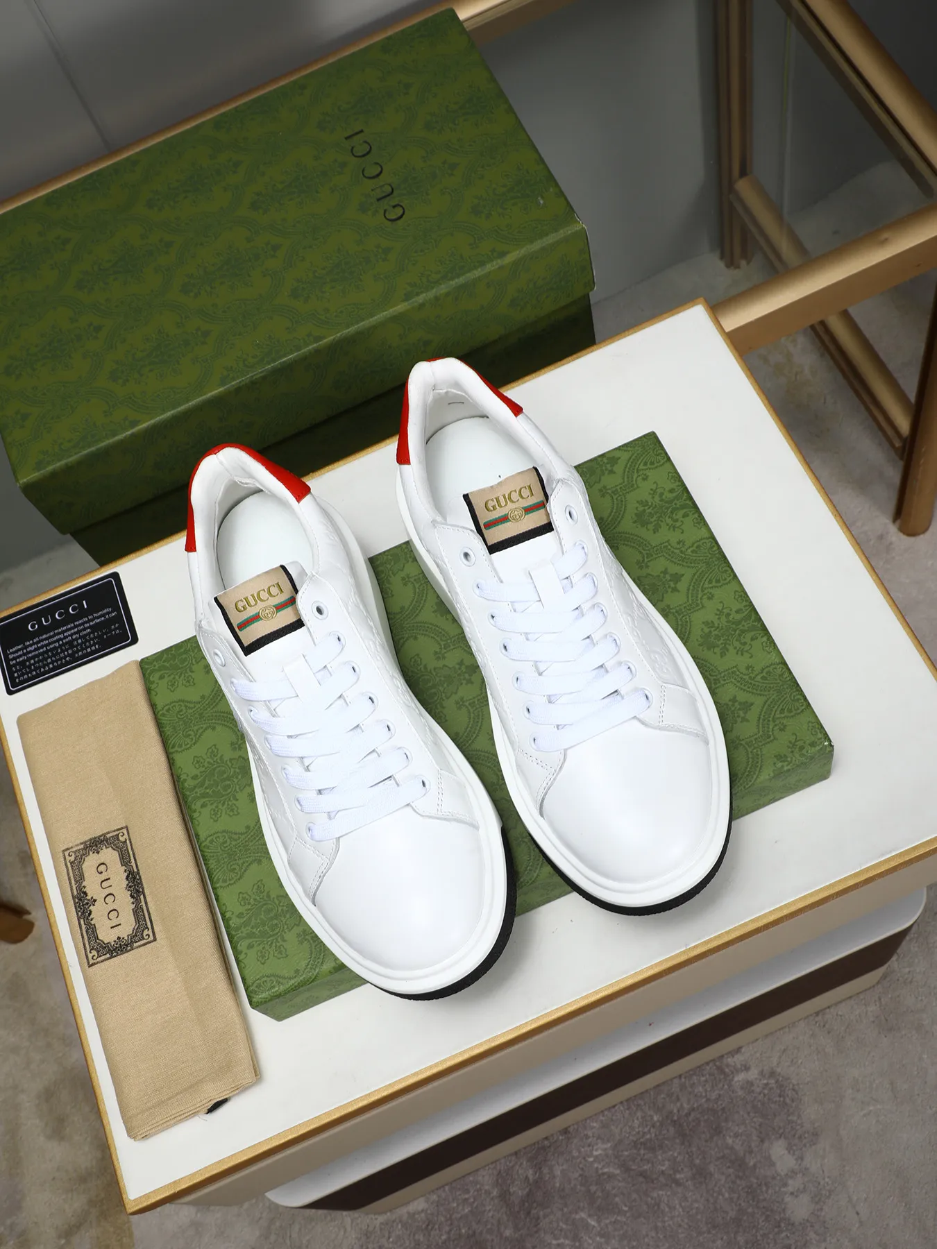 Men's shoes 💰480 New men's shoes GUCCI Fashion trend Made of first-layer calfskin ➕ washed sheep lining! The foot feels super comfortable and the workmanship is impeccable. Foam ultra-light outsole, size: 38-44 (45 customized) 4 colors to choose from!